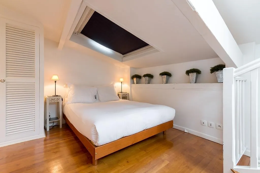 Apartment Dauphine Pont Neuf Paris
