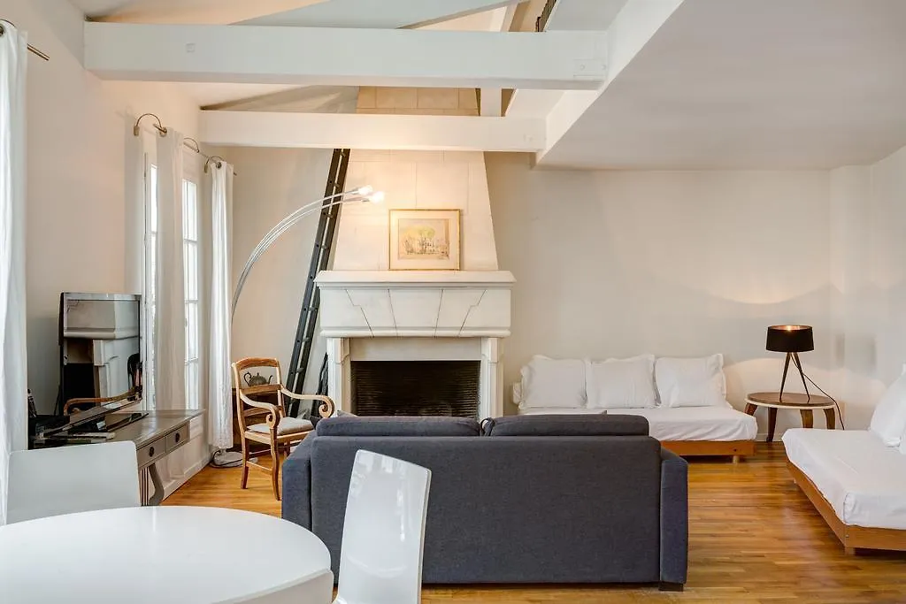 Dauphine Pont Neuf *